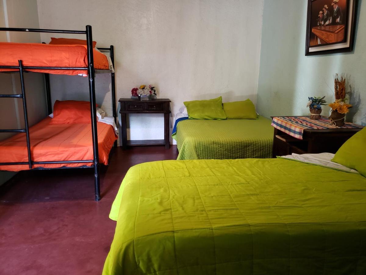 Parrot House Bed & Breakfast Antigua ภายนอก รูปภาพ