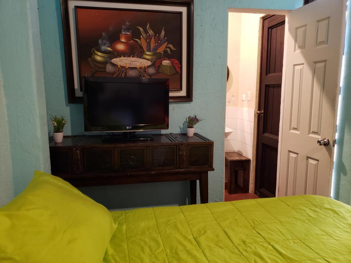 Parrot House Bed & Breakfast Antigua ภายนอก รูปภาพ