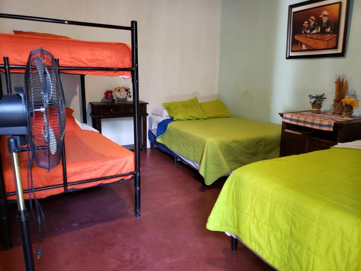 Parrot House Bed & Breakfast Antigua ภายนอก รูปภาพ