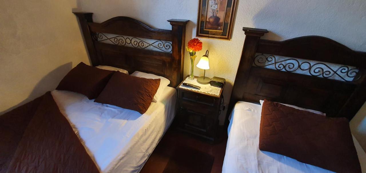 Parrot House Bed & Breakfast Antigua ภายนอก รูปภาพ
