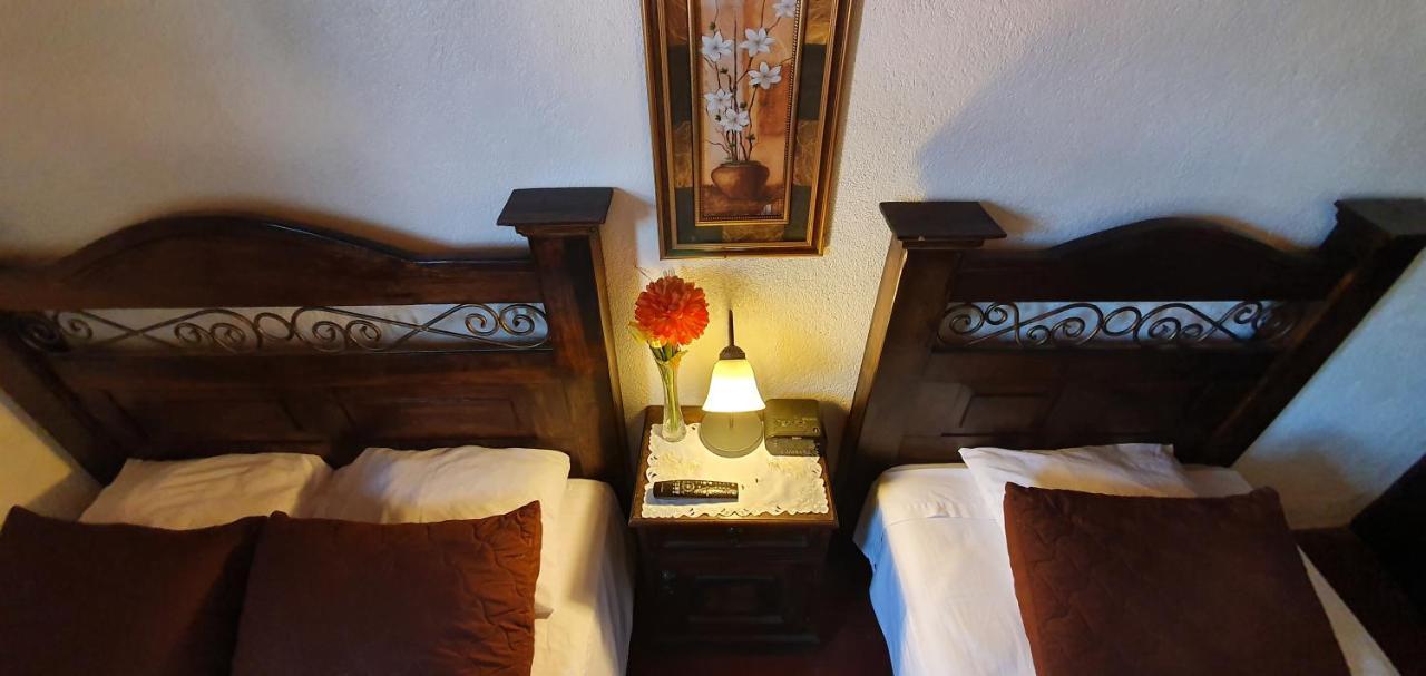 Parrot House Bed & Breakfast Antigua ภายนอก รูปภาพ
