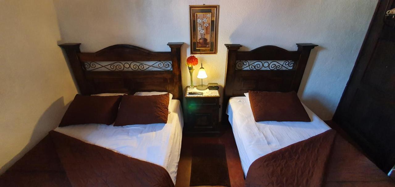 Parrot House Bed & Breakfast Antigua ภายนอก รูปภาพ