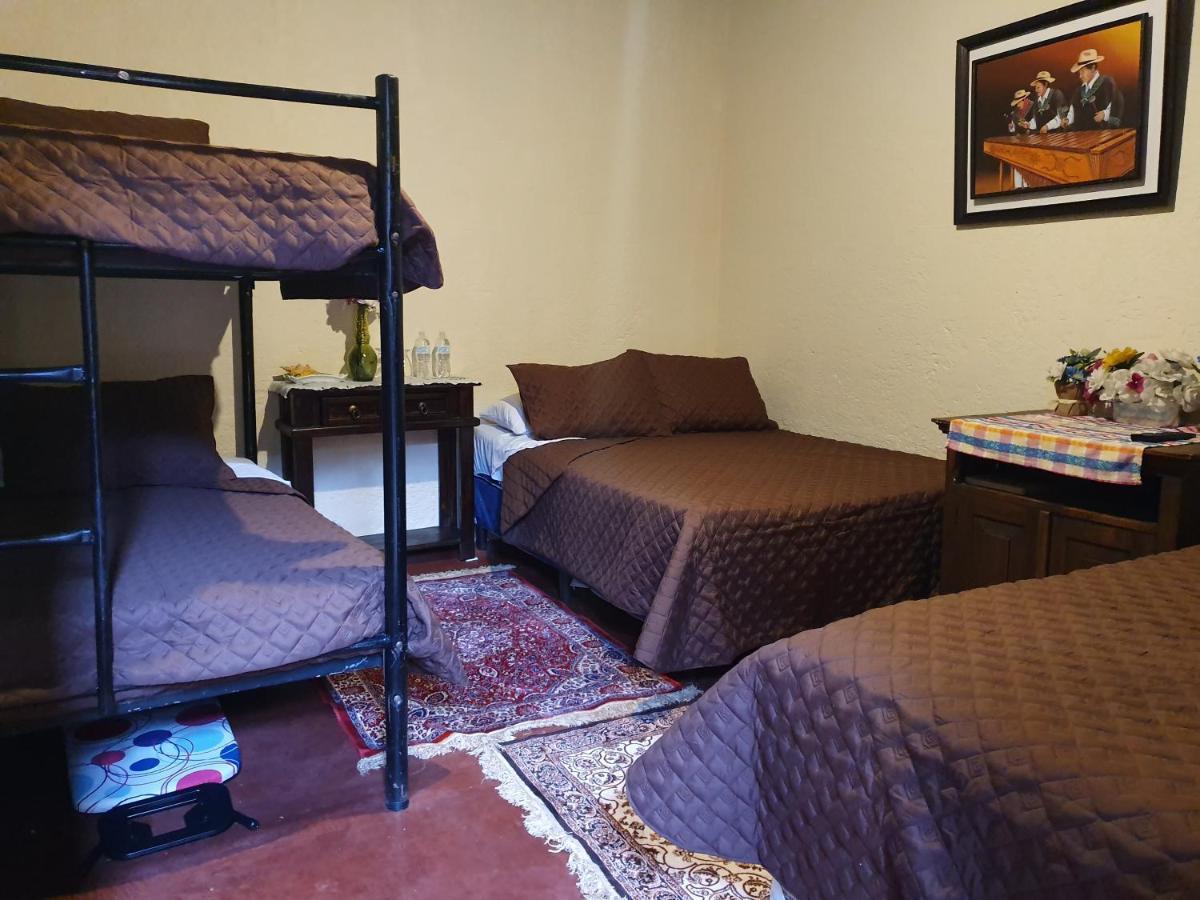 Parrot House Bed & Breakfast Antigua ภายนอก รูปภาพ
