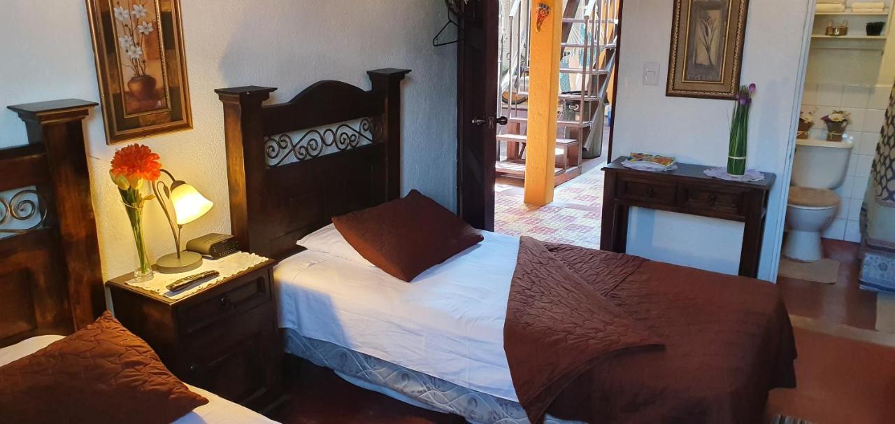 Parrot House Bed & Breakfast Antigua ภายนอก รูปภาพ