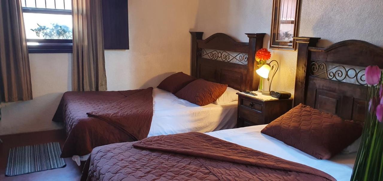 Parrot House Bed & Breakfast Antigua ภายนอก รูปภาพ