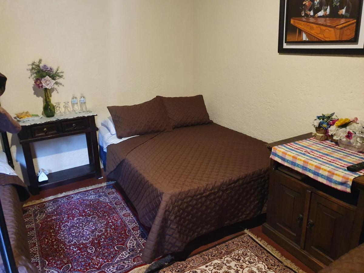 Parrot House Bed & Breakfast Antigua ภายนอก รูปภาพ