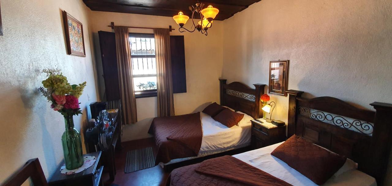 Parrot House Bed & Breakfast Antigua ภายนอก รูปภาพ